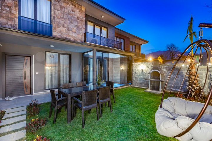 Дом 182 м² на участке 4,4 сот.