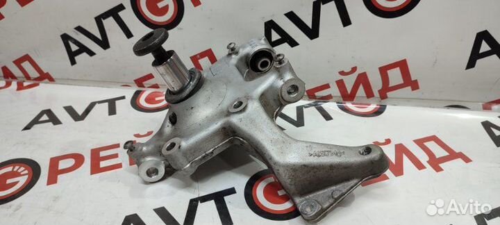 Кулак поворотный задний левый Volkswagen Passat