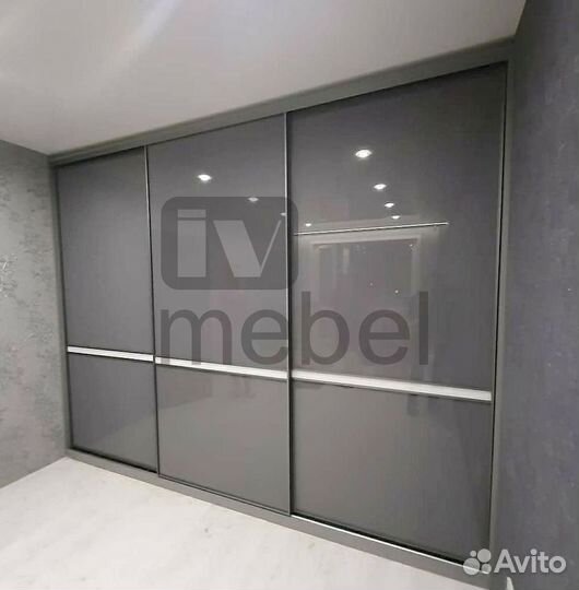 Книжный шкаф