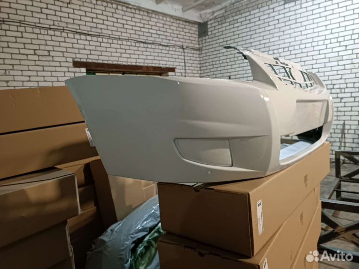 Бампер priora передний белый (белое облако)