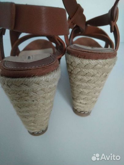 Босоножки новые