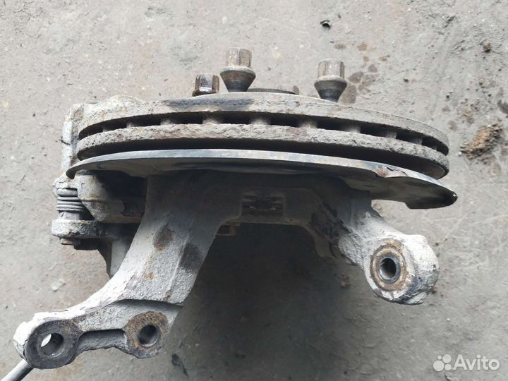 Поворотный кулак передний правый Renault Sandero