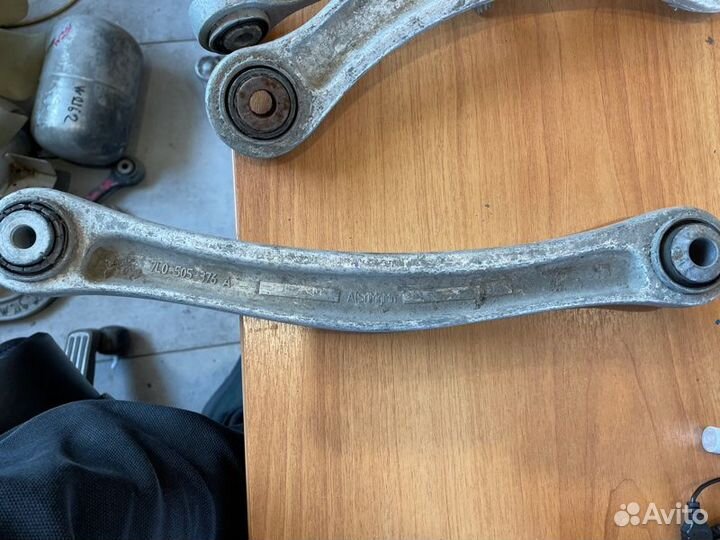 Рычаг подвески задний левый Volkswagen Touareg 1