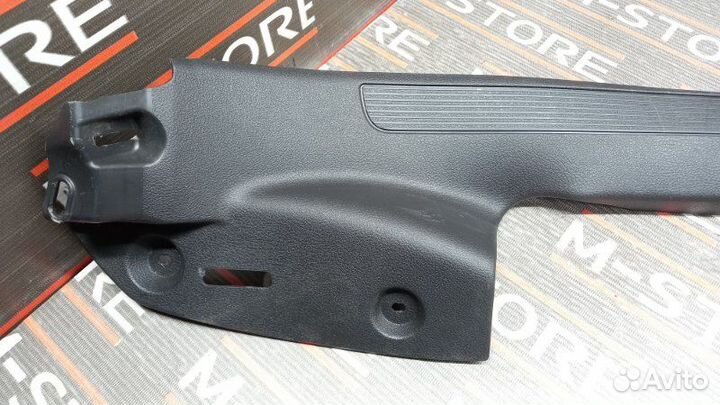 Накладка на порог салона левая Volkswagen Passat