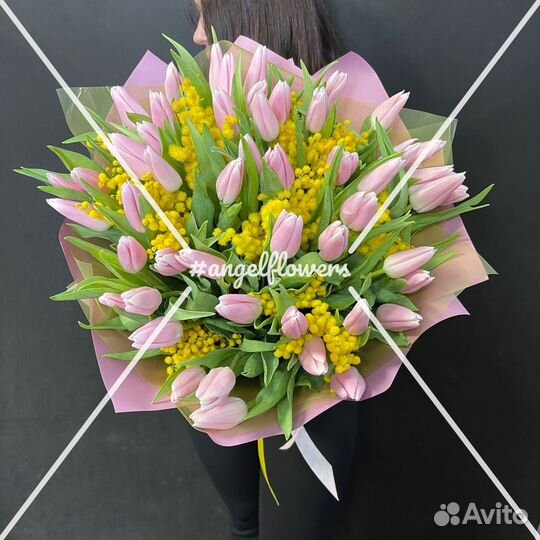 Тюльпаны с мимозой