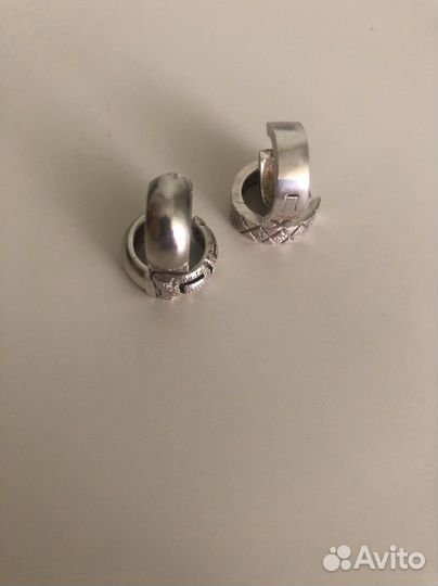 Украшение из серебра