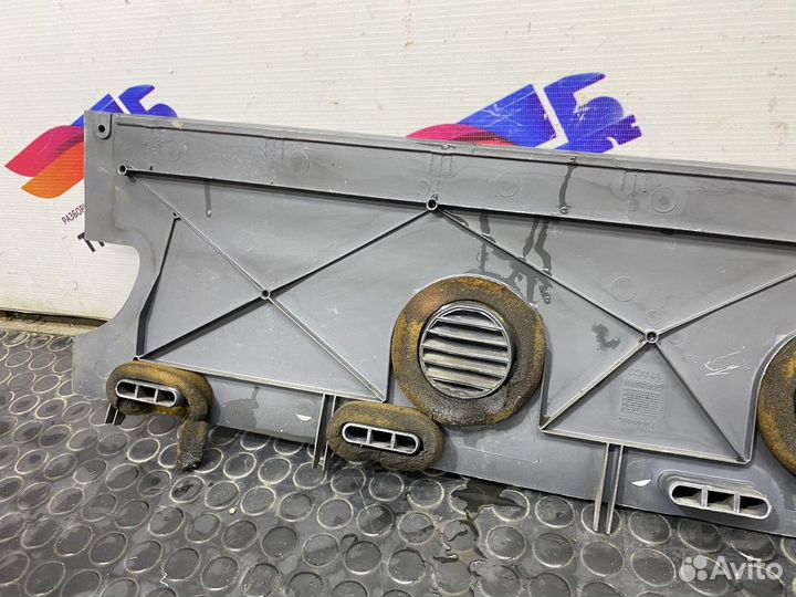 Накладка торпедо правая Scania 4-series