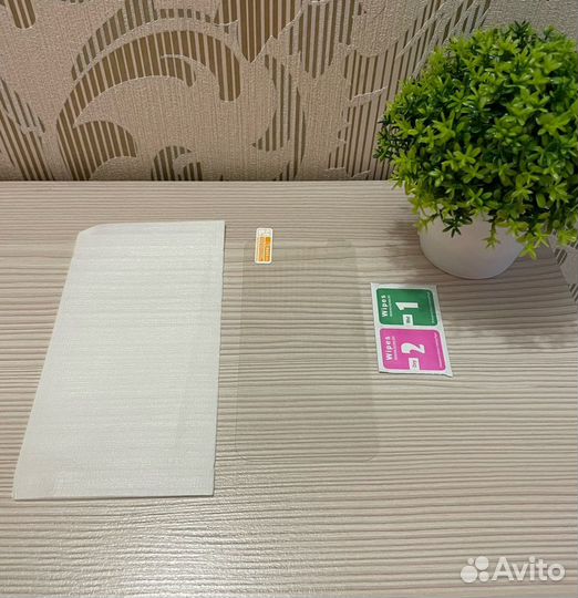 Новое защитное стекло на iPhone 12, 12 pro