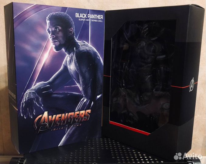 Фигурка супергероя