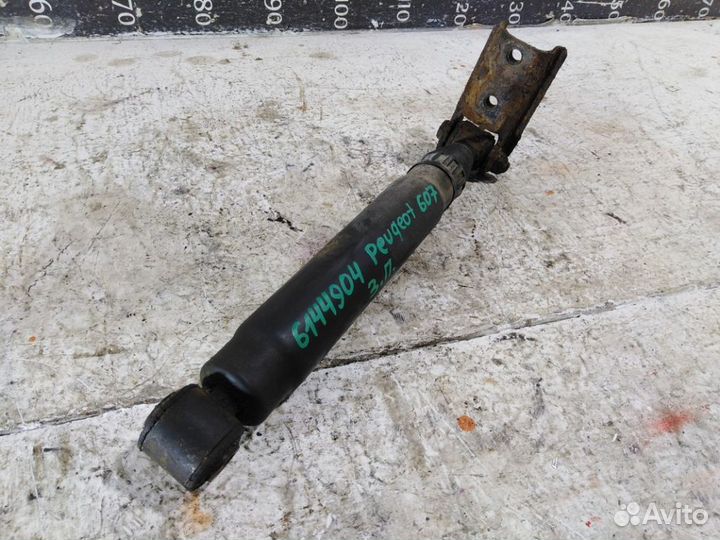 Амортизатор задний правый