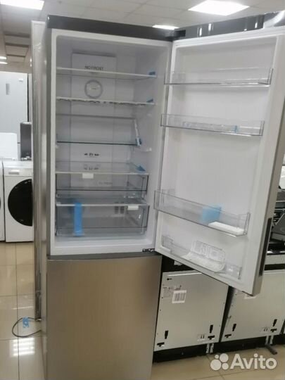 Холодильник новый для кухни бежевый