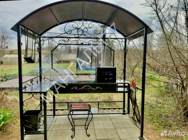 Мангал с крышей