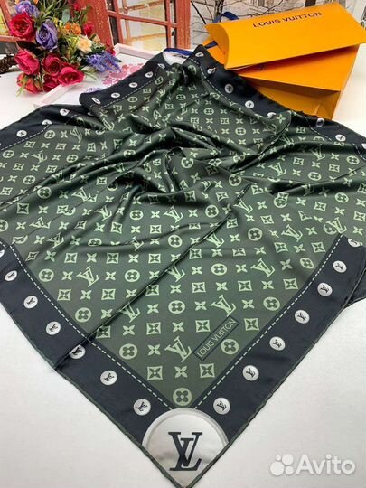 Платок Louis Vuitton шелковый зеленый