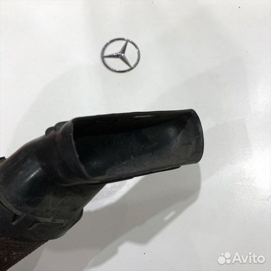 Патрубок воздушного фильтра правый Мерседес
