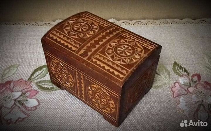 Винтажная деревянная шкатулка