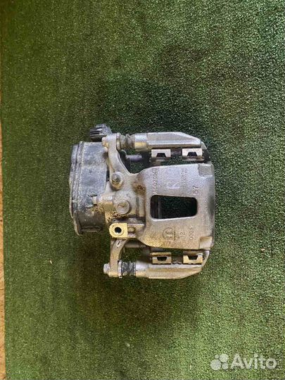 Dodge RAM V 2019+ суппорт задний правый в сборе