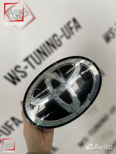 Эмблема Toyota Land Cruiser стеклянная Y847