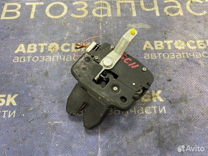 Замок двери багажника Nissan Tiida SC11 HR15DE