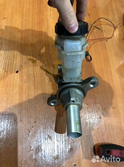 Главный тормозной цилиндр на infiniti FX50