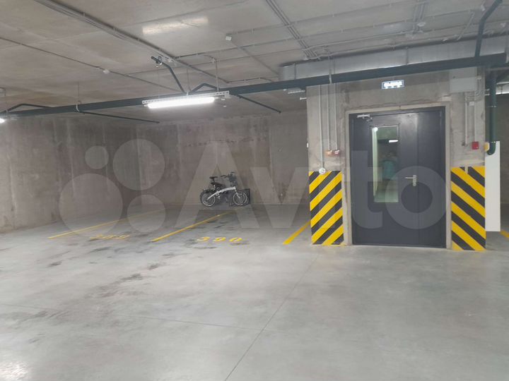 Машиноместо, 13 м²