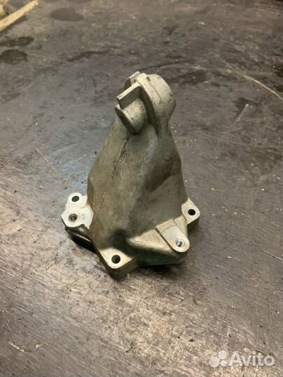 Кронштейн опоры двс М271 mercedes W203 W211 W209