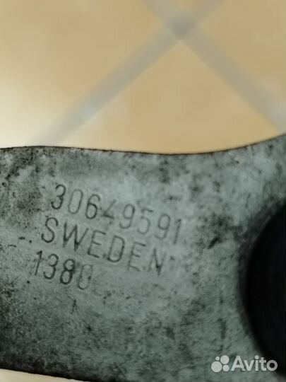 Крючок капота Volvo XC90 2002 - 2015