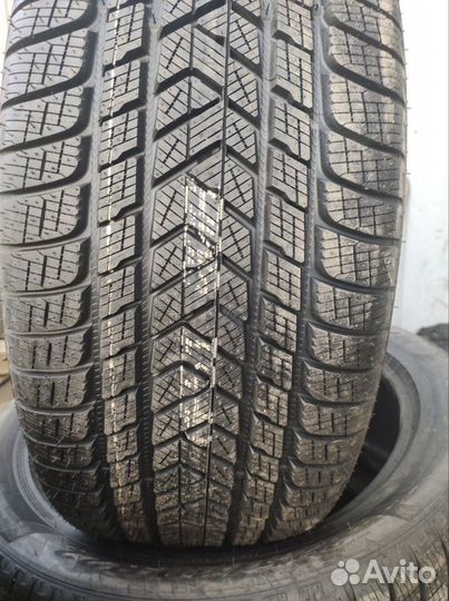 Pirelli Scorpion Winter 275/45 R21 107V