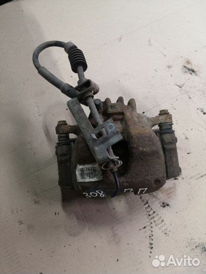 Суппорт передний правый Peugeot 308