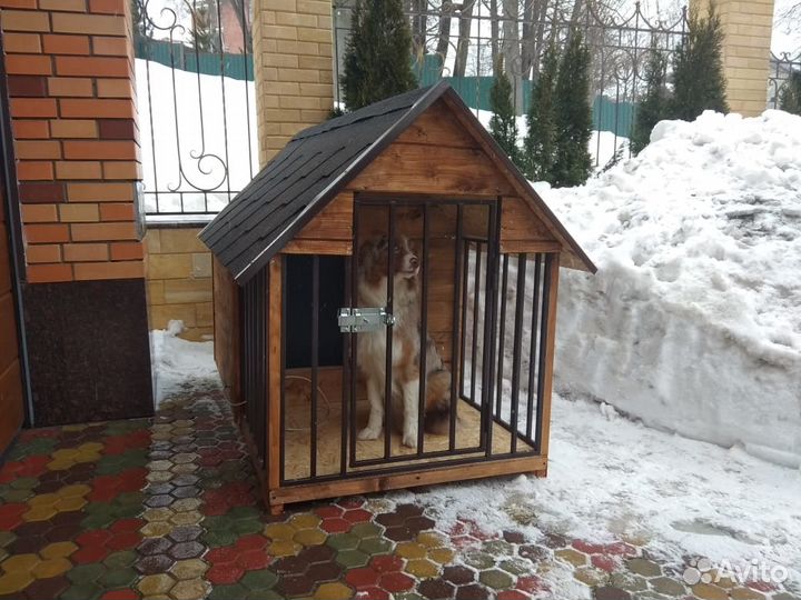 Утепленная будка с двухскатной крышей