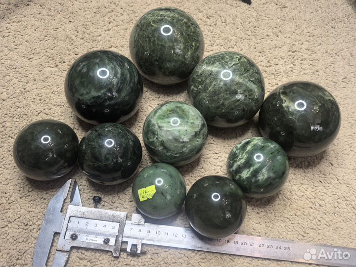 Нефритовые каменные шары