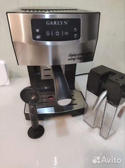 Кофеварка рожковая Garlyn L70