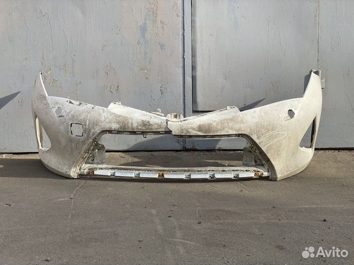 Бампер toyota auris e180