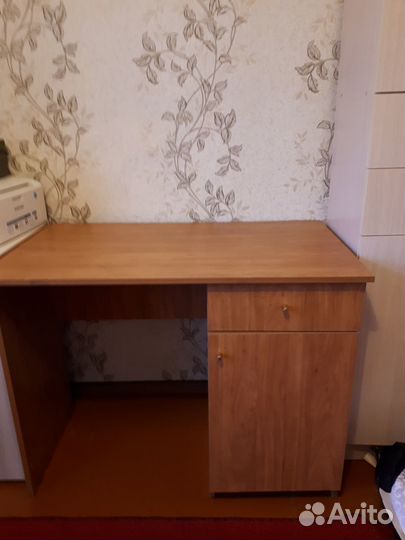 Письменный стол