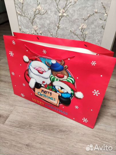 Огромный новогодний подарочный пакет. Ширина 72 см