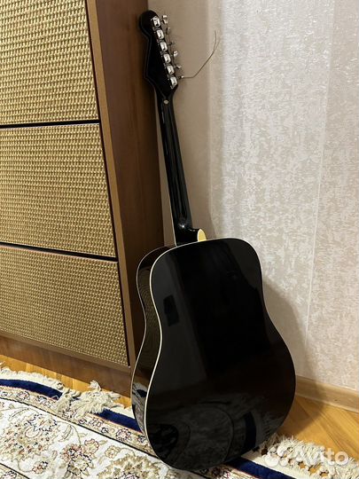 Акустическая гитара