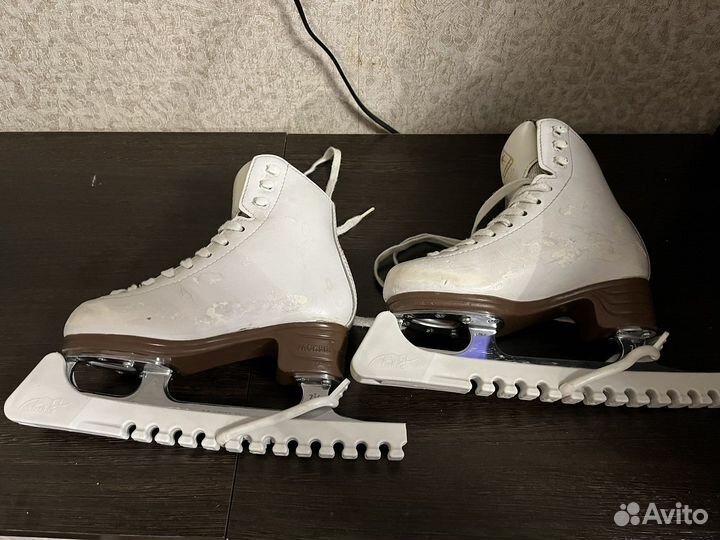 Фигурные коньки Jackson