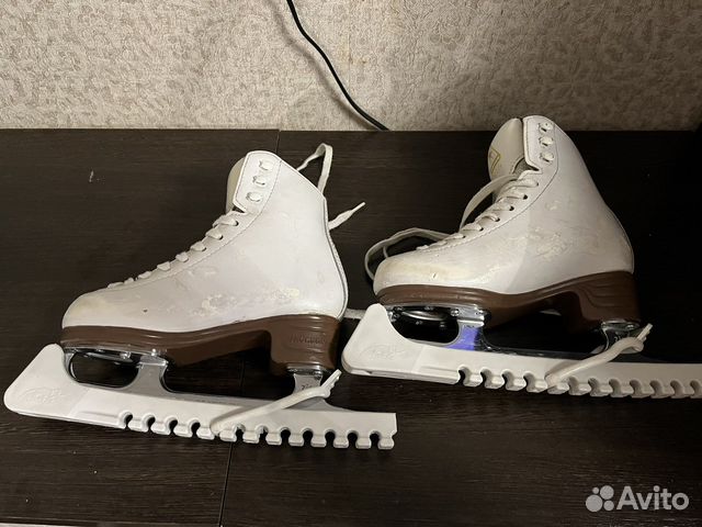 Фигурные коньки Jackson
