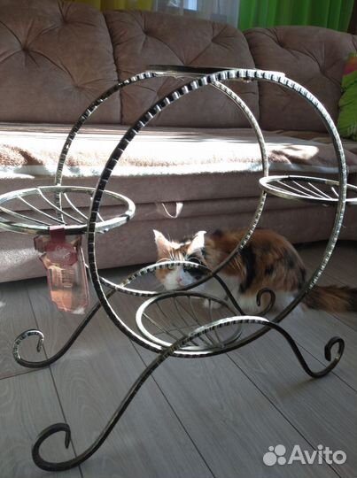 Кованая подставка для цветов