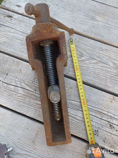 Подвижная часть тисков 100 мм