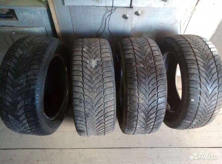 Goodyear UltraGrip 215/55 R16