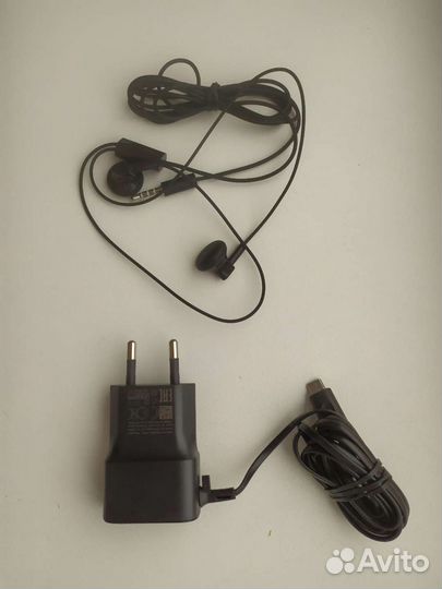 Nokia гарнитура и зарядное устройство для телефона