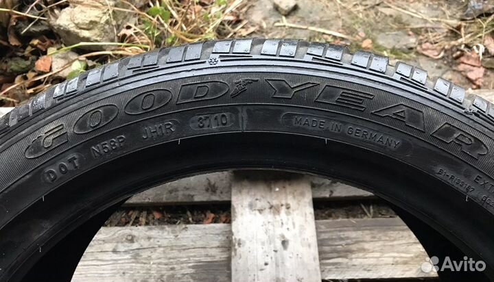 Goodyear UltraGrip Performance 2 235/45 R17