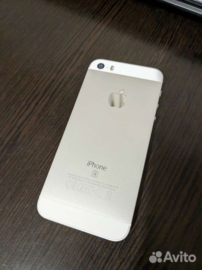 Телефон iPhone se 2016