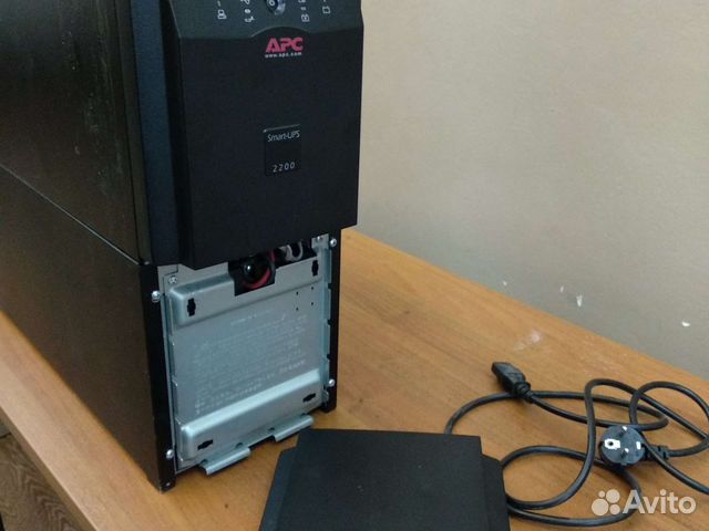 Ибп APC Smart UPS 2200