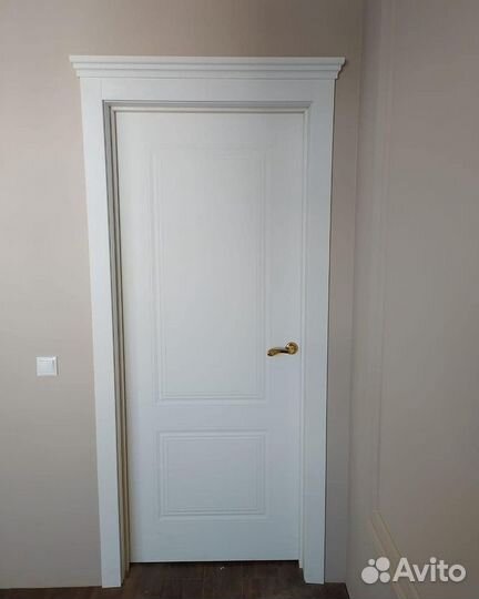 Двери межкомнатные классические белые