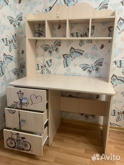Письменный стол для девочки