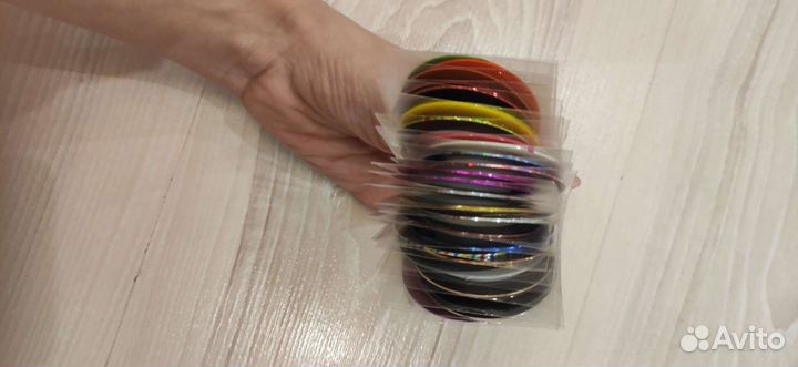 Втирки, стразы, блёстки, стемпинг, дизайн ногтей