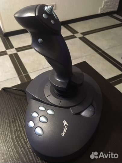 Игровой джойстик Genius MaxFighter F-31U Vibration