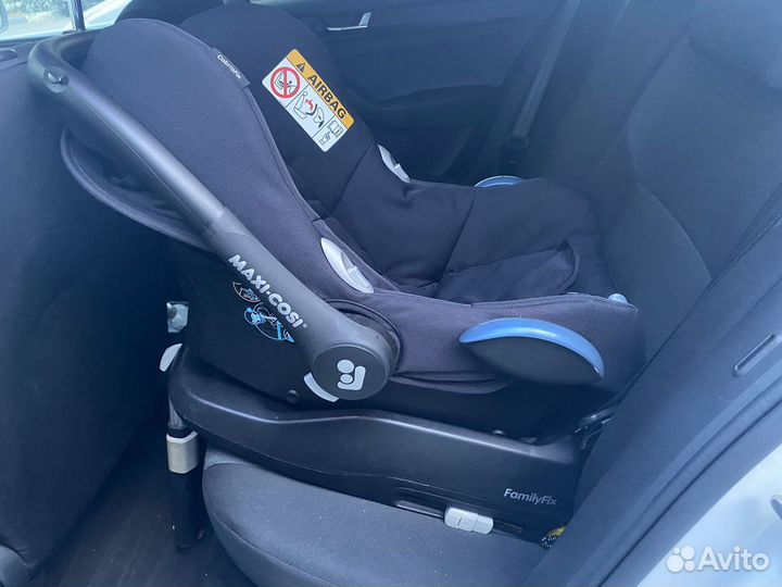 Автолюлька maxi Cosi с базой isofix