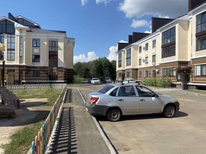 2-к. квартира, 54 м², 1/3 эт.